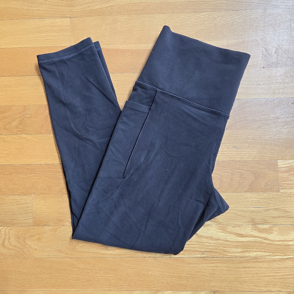 Athleta Black Salutation Stash 7/8 Tight Leggings Medium